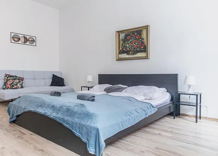 Near Westbahnhof Cozy 2br Flat With Wifi & Tv *
