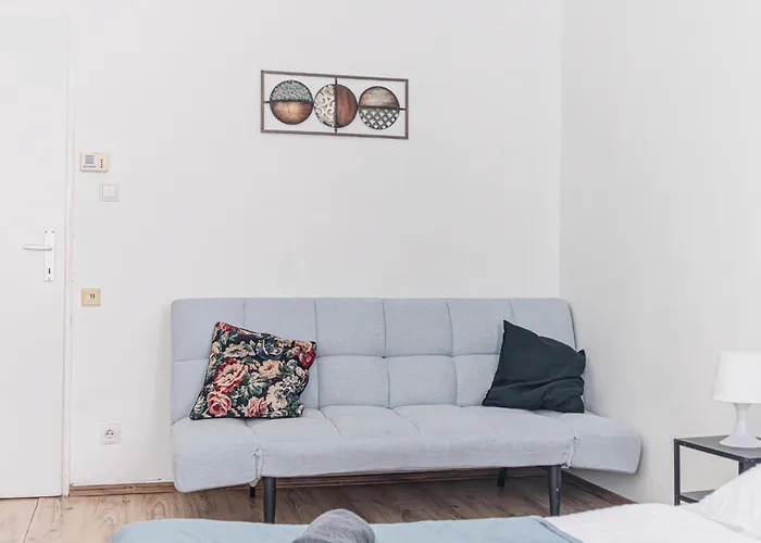 Near Westbahnhof Cozy 2br Flat With Wifi & Tv Viena