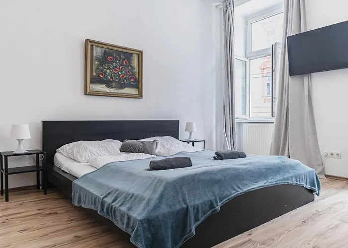Near Westbahnhof Cozy 2br Flat With Wifi & Tv Apartamento