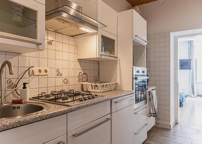 Near Westbahnhof Cozy 2br Flat With Wifi & Tv Apartamento